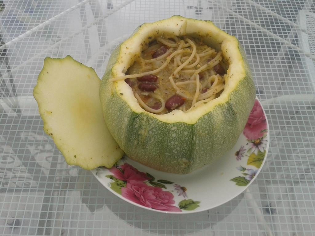One-Pot-Pasta im Zucchini-Topf