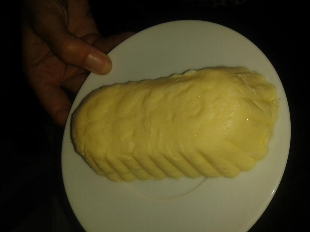 Fertige Butter aus der Form gestürzt
