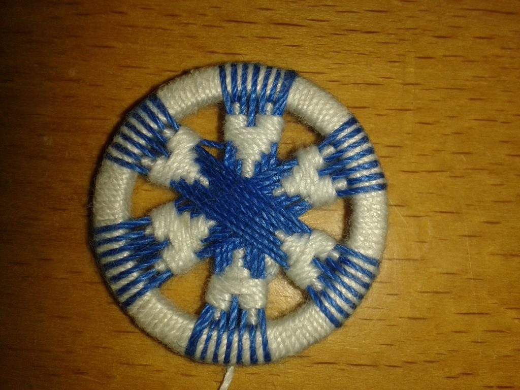 Zwirnknopf mit Herzmuster