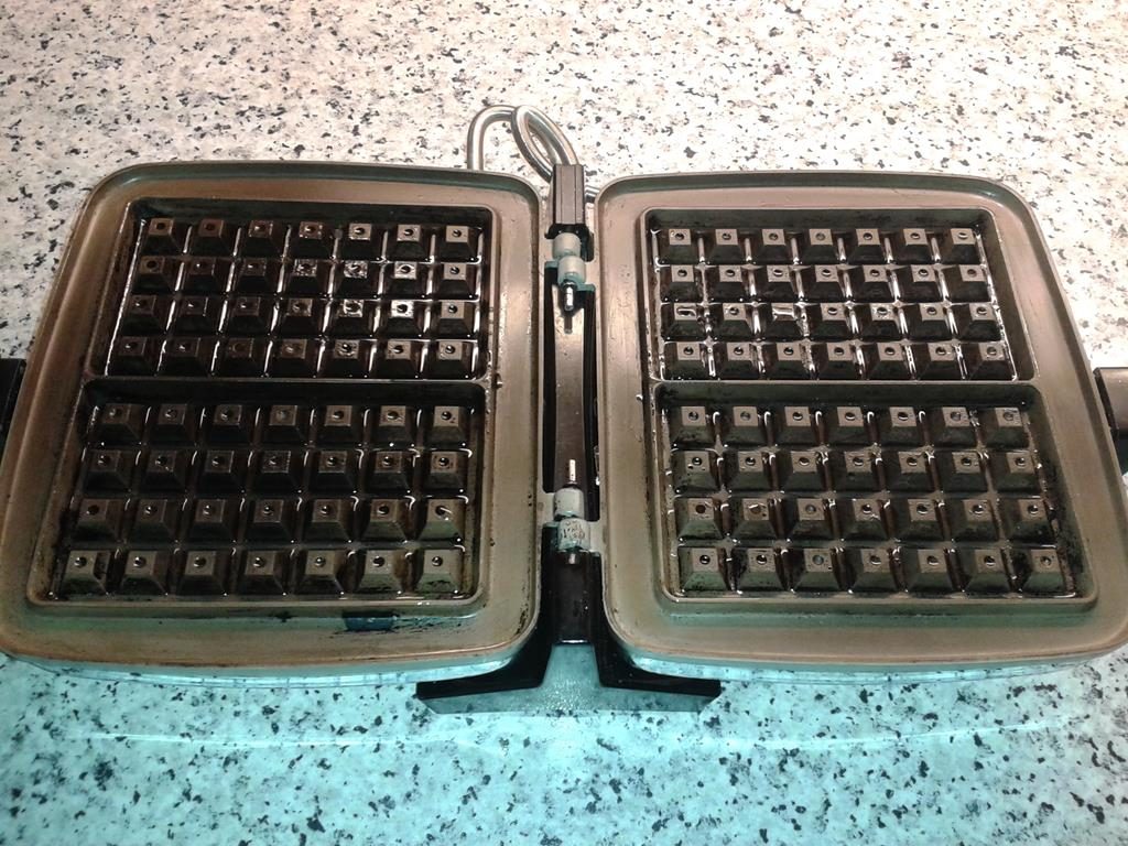 Altes Philips-Waffeleisen offen