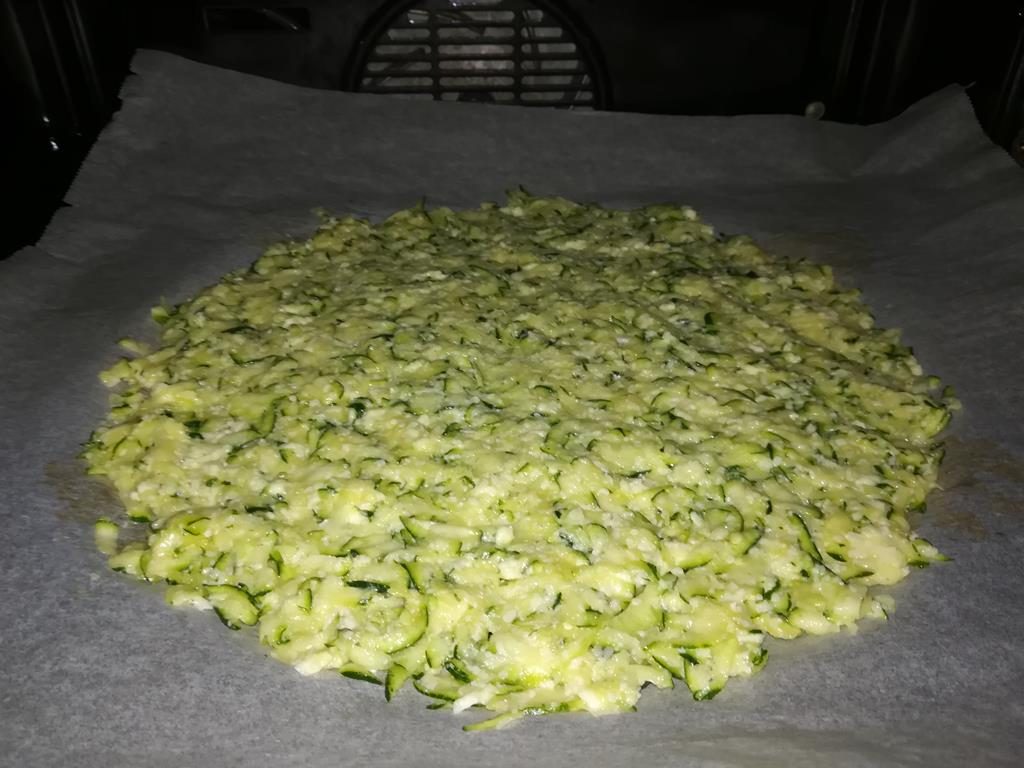 Pizzaboden aus Zucchini